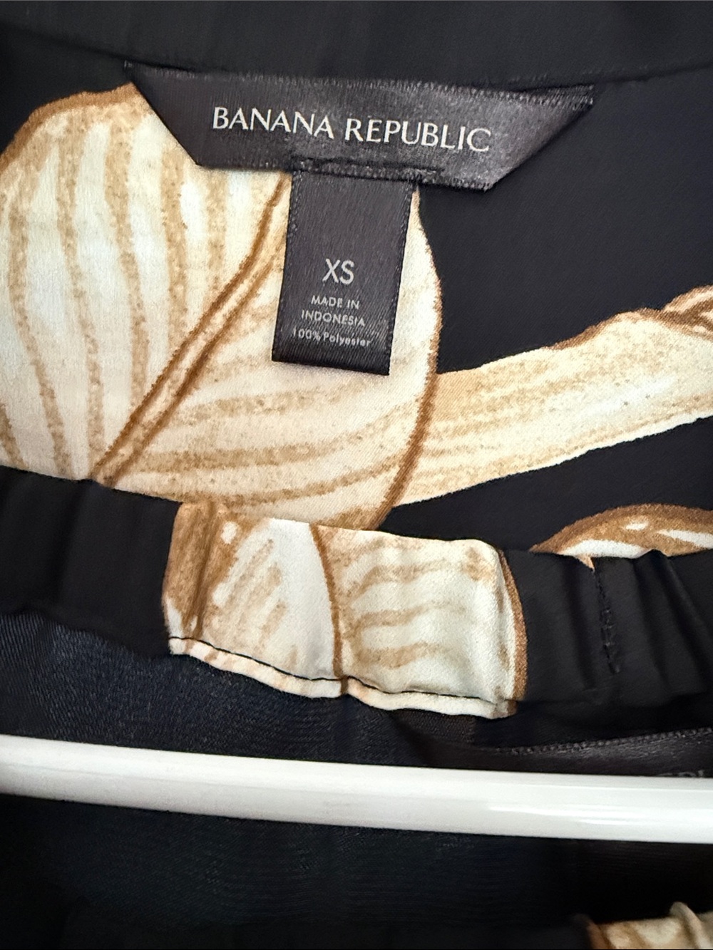 Banana Republic Black and Beige Leaf-Print Wide-Leg 2 piece Set - Picture 2 of 8